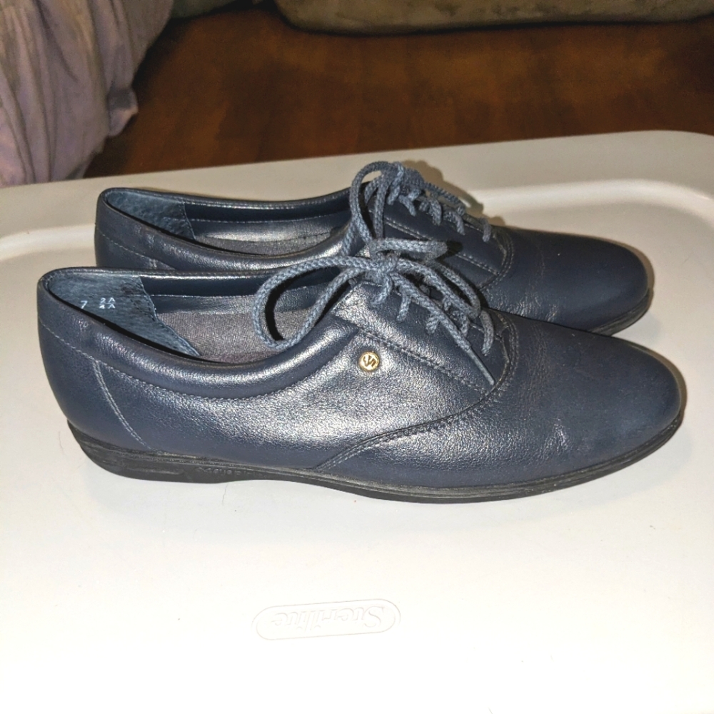 Easy Spirit Motion Leather Oxfords Navy size 7 Narrow